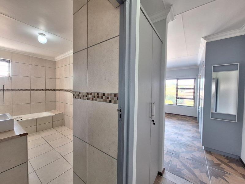 4 Bedroom Property for Sale in Fraaiuitsig Western Cape